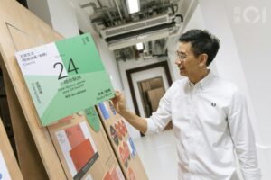 林偉漢坦言自己成年時期與現時社會環境已經大為不同(攝:黃寶瑩)